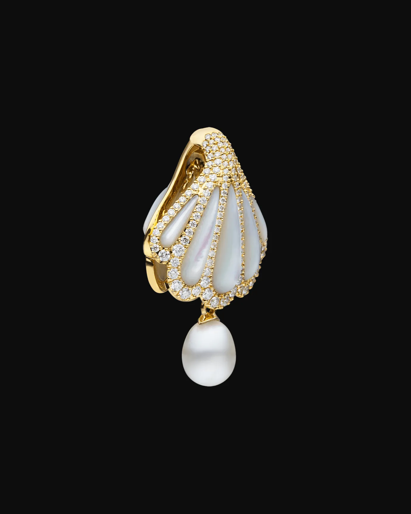 Necklaces & Pendants^Paspaley Clam Shell Diamond Pearl Pendant | Mother of Pearl, 6mm Keshi Pearl, Diamonds, and Yellow Gold YellowGold