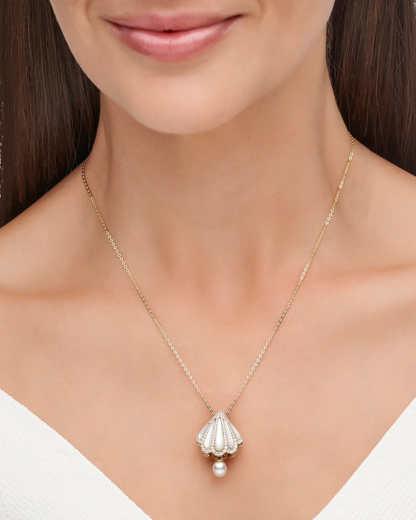 Necklaces & Pendants^Paspaley Clam Shell Diamond Pearl Pendant | Mother of Pearl, 6mm Keshi Pearl, Diamonds, and Yellow Gold YellowGold